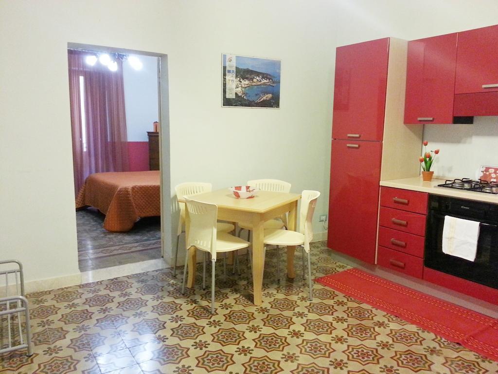 Il Cortile Fiorito Apartment Trapani Phòng bức ảnh