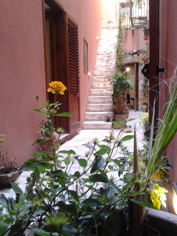 Il Cortile Fiorito Apartment Trapani Ngoại thất bức ảnh